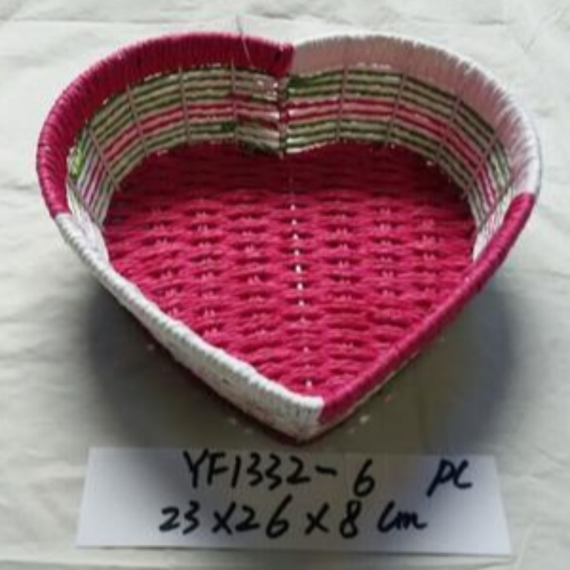 Hârtie în formă de inimă cu coș de depozitare țesut